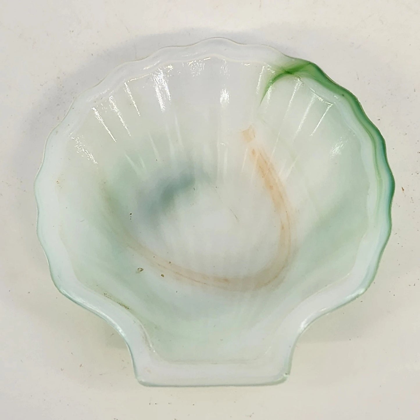 Akro Agate Green White Slag Glass Sea Shell Trinket Dish Scalloped Edge 4" Vtg
