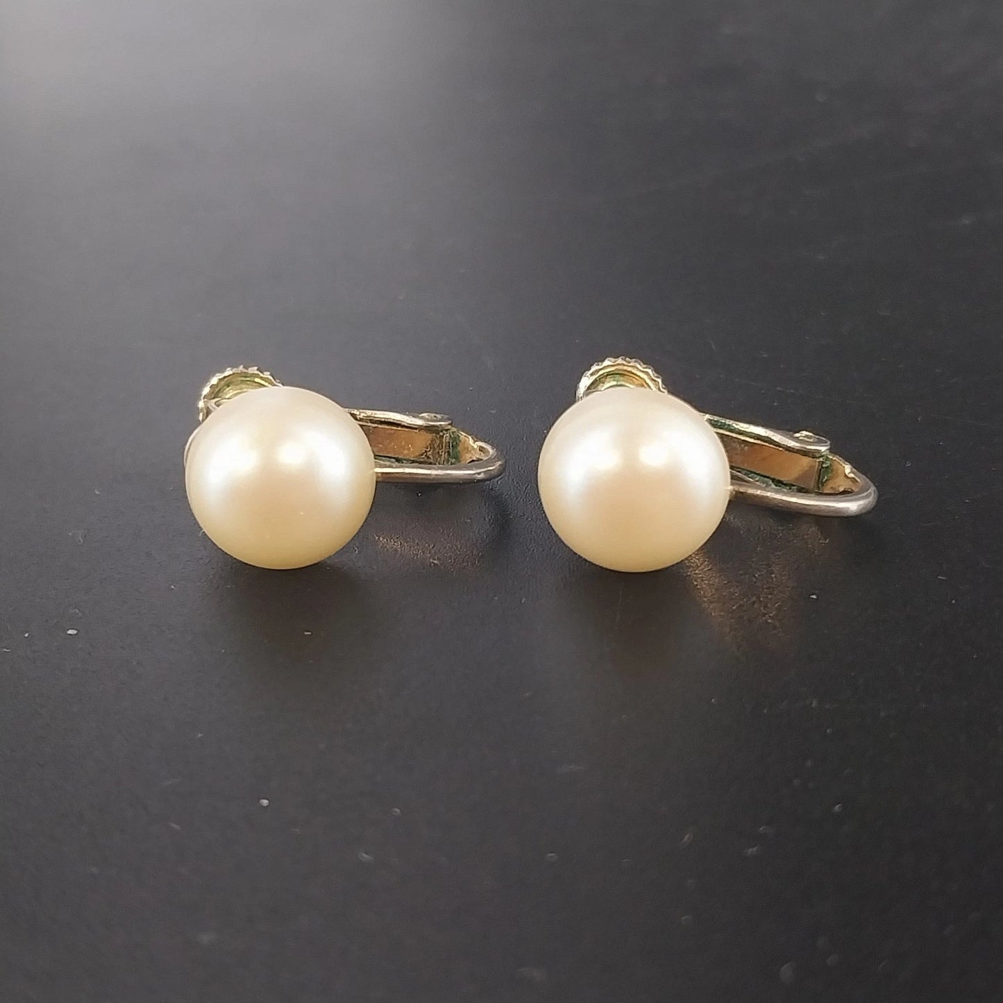 Vintage Faux Pearl Clip On Earrings Gold Tone Screw Back Classic