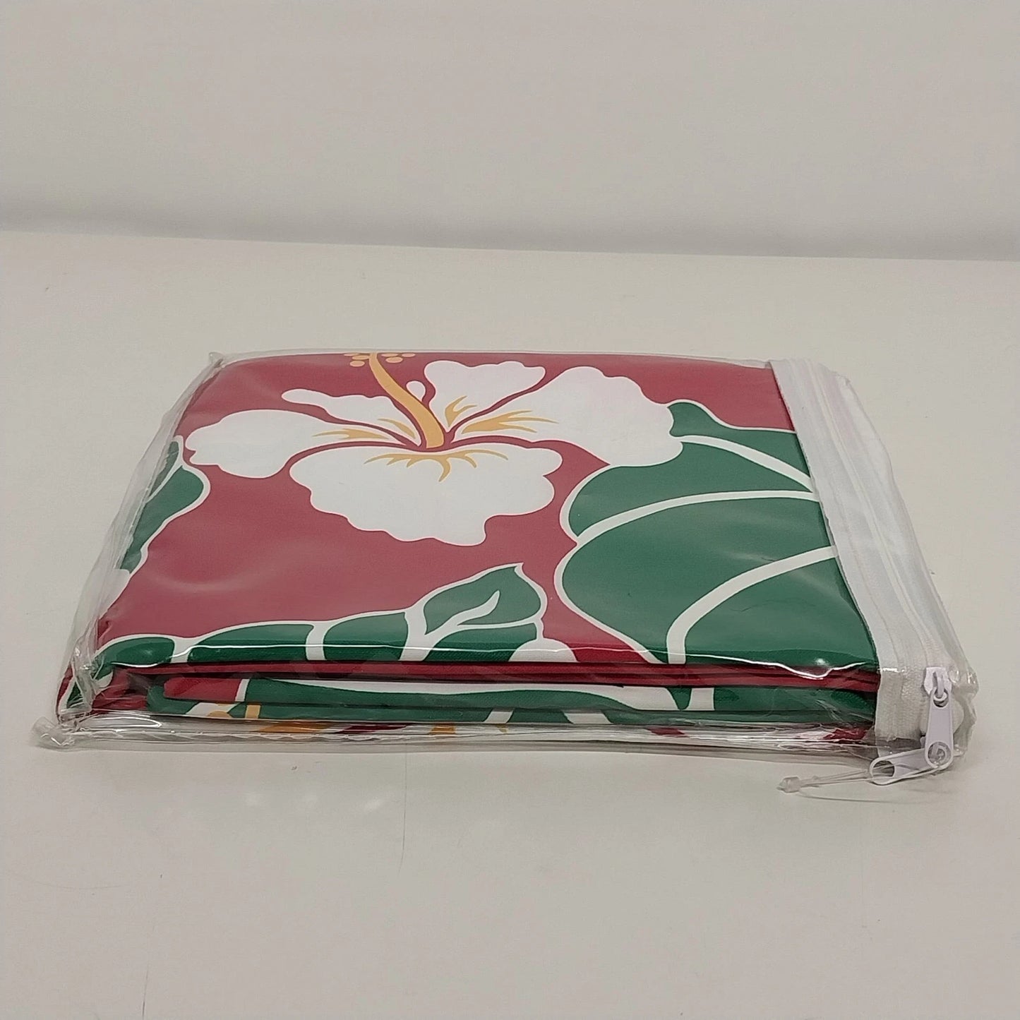 Kauhale Living Hawaiian Hibiscus Floral Tablecloth Red Green White 60" x 84" NIP