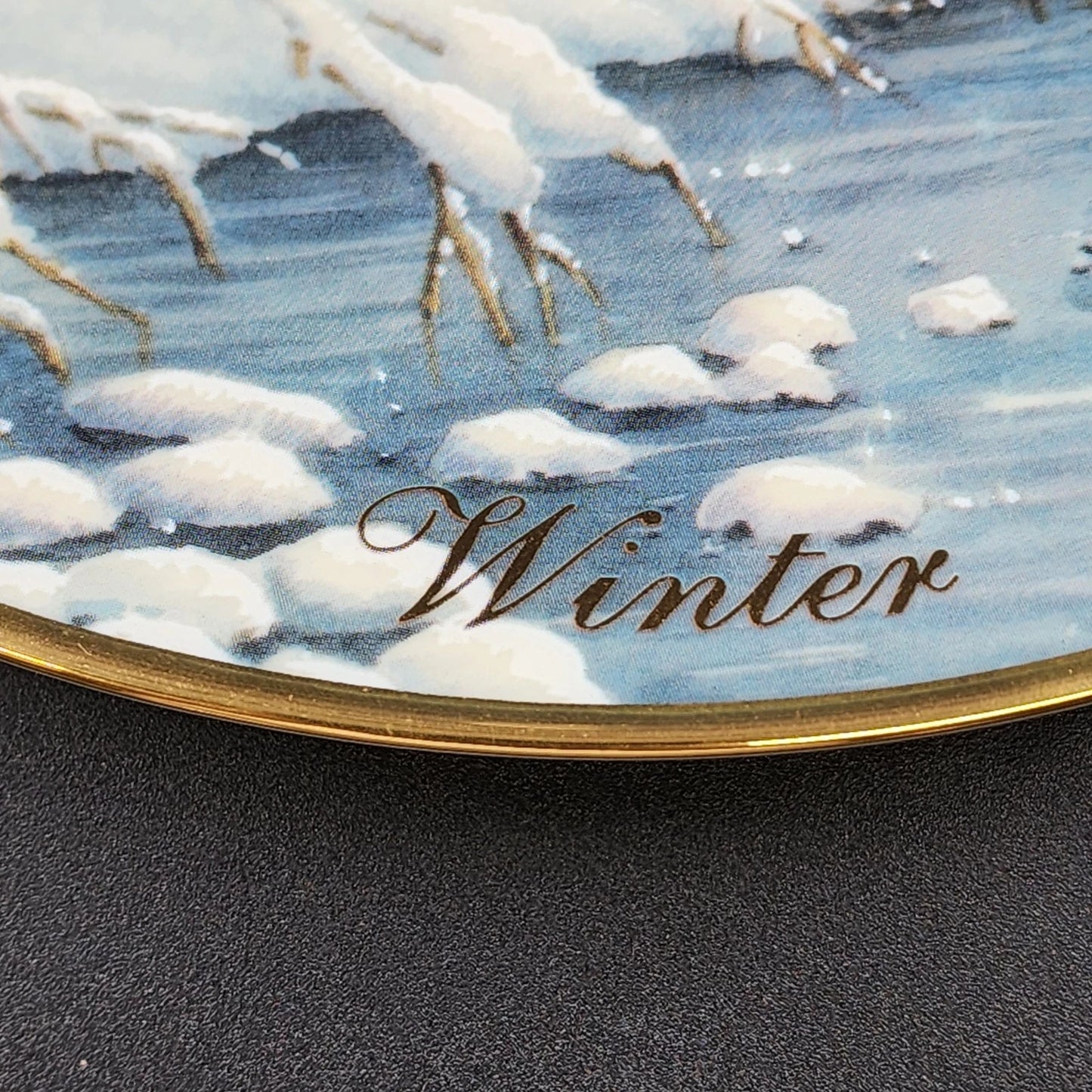 Lenox Collector Plate 2001 Cardinals in Winter Catherine McClung Gold Trim 10.5"