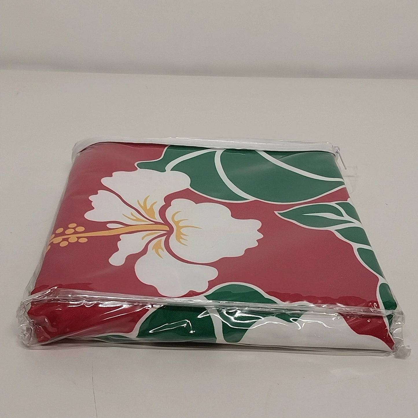 Kauhale Living Hawaiian Hibiscus Floral Tablecloth Red Green White 60" x 84" NIP