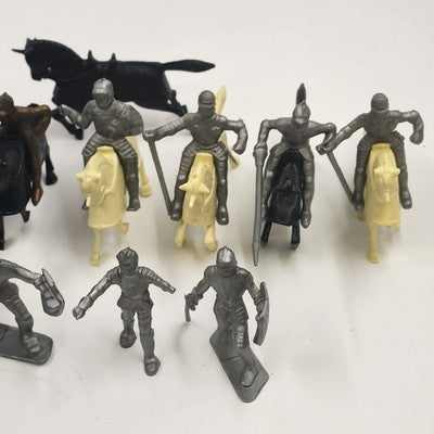 31-pc Medieval Soldier Infantry Knight Warrior Horses Figure Plastic Playset Toy