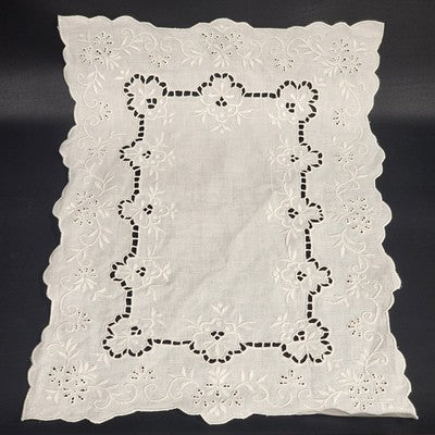White Embroidered Cutwork Scalloped Rectangle Doily Placemat Table Runner Linen