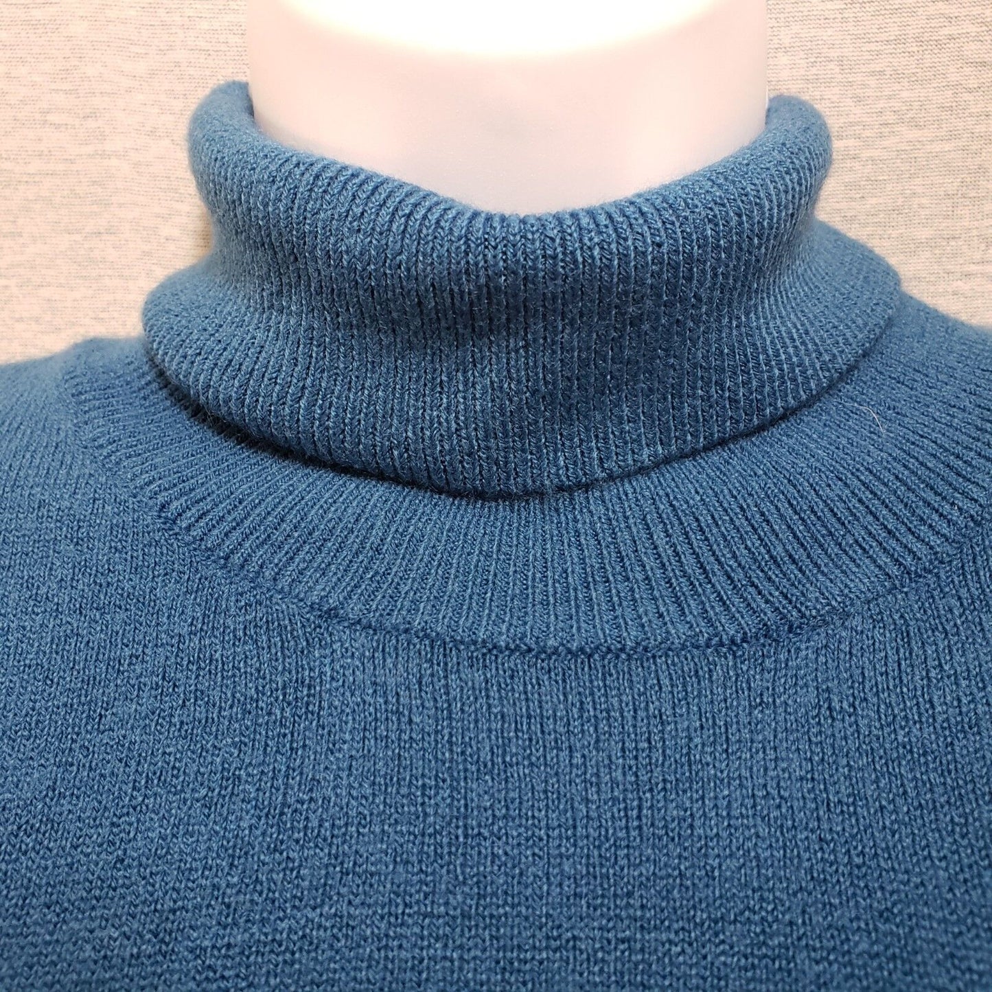 The Tog Shop Women's Large Blue/Teal 100% Acrylic Turtleneck Knit Top