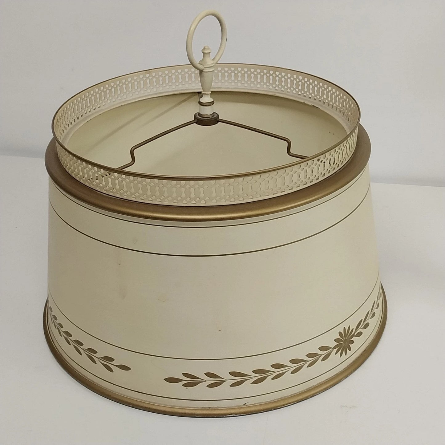 Colonial Toleware Table Lamp Cream Metal Shade French Country 30" Vintage 1960s
