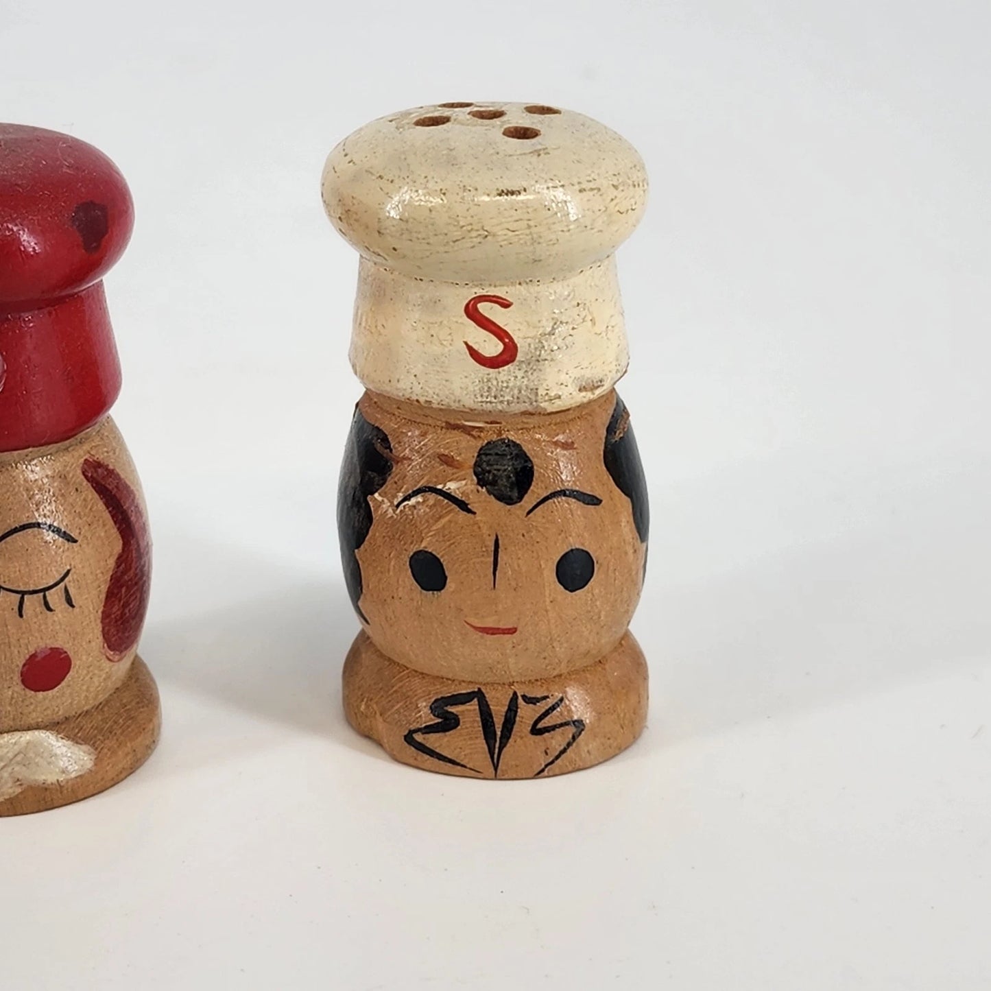 Wood Chef Salt & Pepper Shakers 2" White Boy Red Girl Japan Kitsch 1960's Vtg