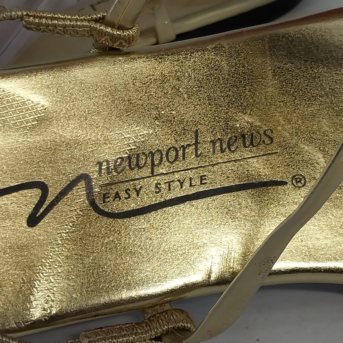 Newport News Sandals Gold T Strap Flat Easy Style Women's 7.5 All Man Made China