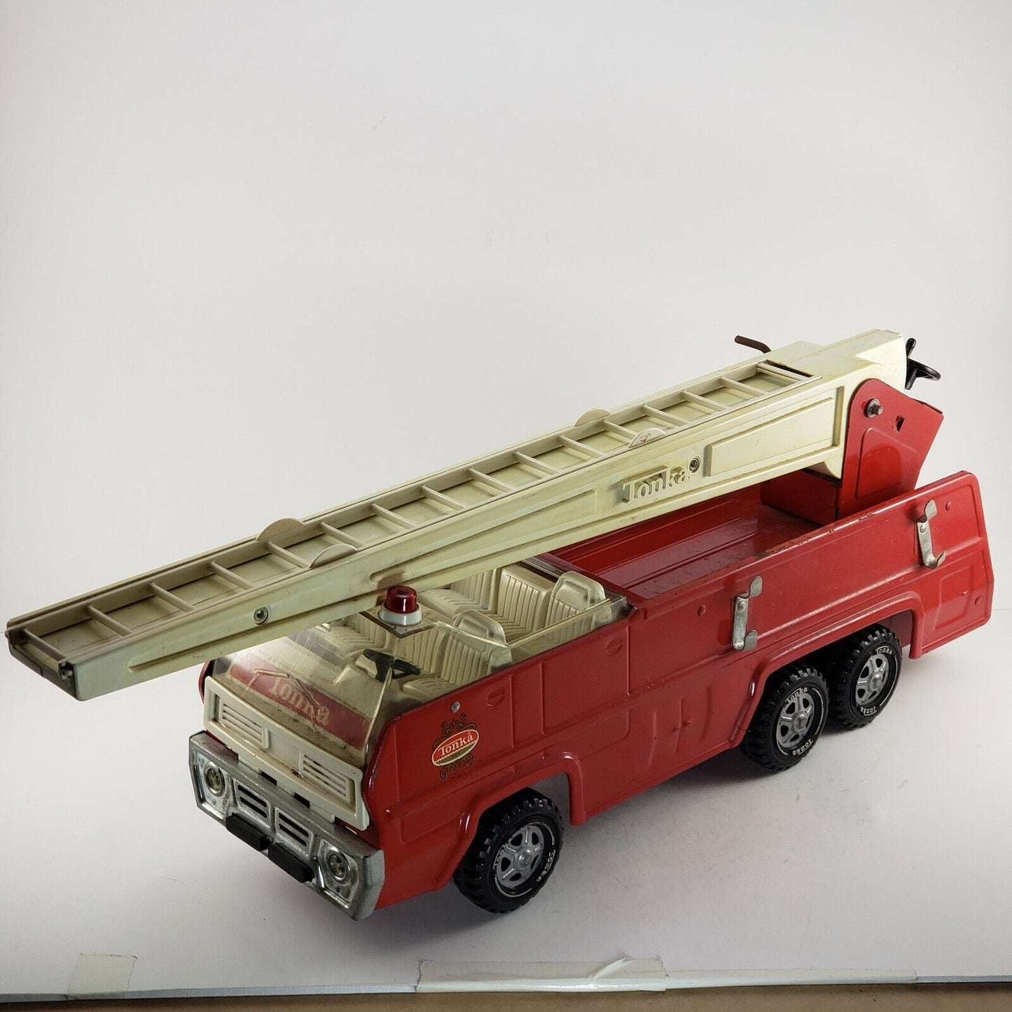 Tonka Swivel Aerial Ladder Fire Truck XR-101 Pressed Steel Vintage Red 1970's