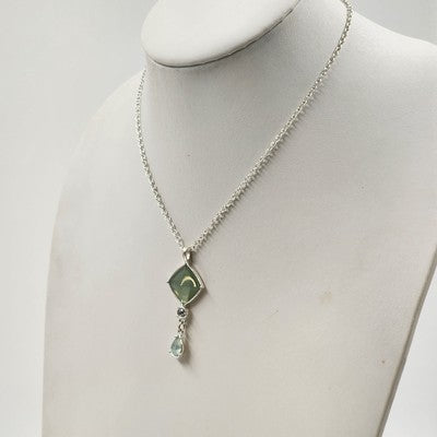 Avon Silver Tone Chain Opaque Green Gemstone Pendant 10" Necklace Lobster Clasp