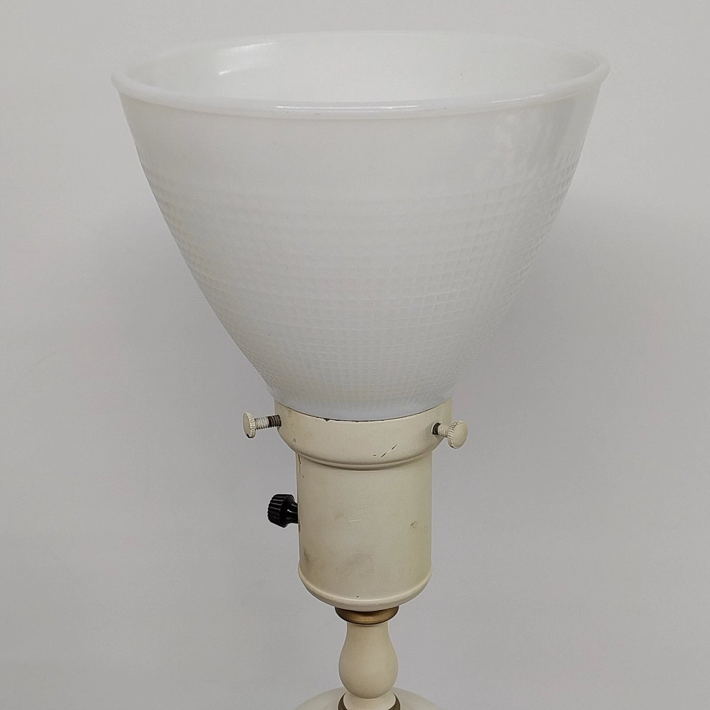 Colonial Toleware Table Lamp Cream Metal Shade French Country 30" Vintage 1960s
