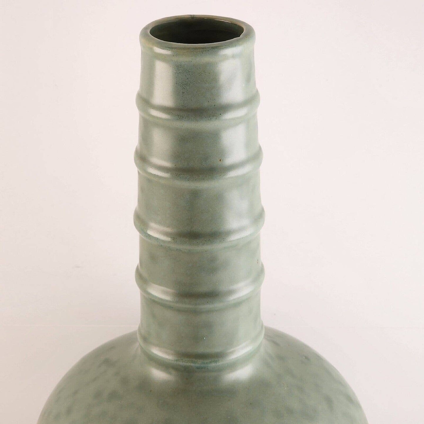 Matte Green Pottery Chimney Vase Arts & Crafts Modern Ribbed 7" w x 12.25" h