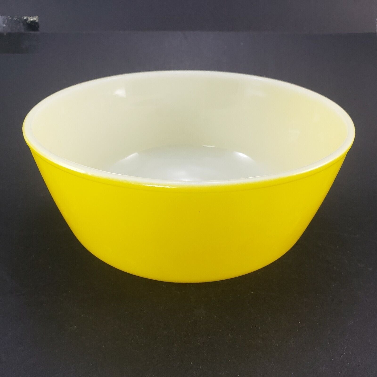 Set of 3 Vintage 1940s Light Yellow Glass Nesting Mixing Bowls by